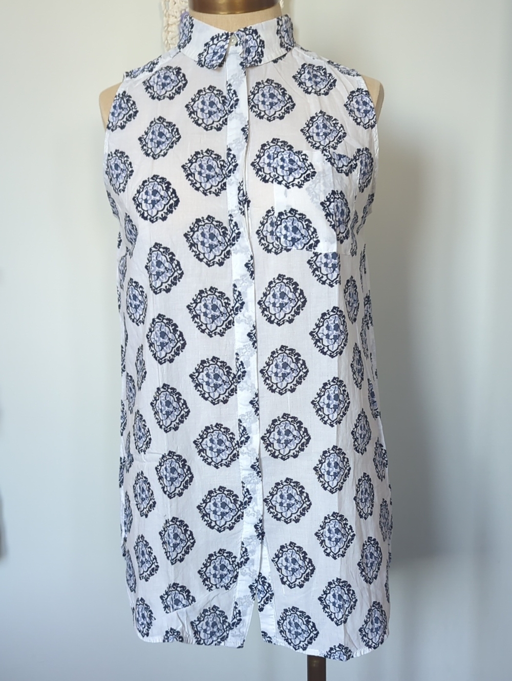 Ann Taylor White and Blue Relaxed Buttoned Blouse with Mandarin Collar